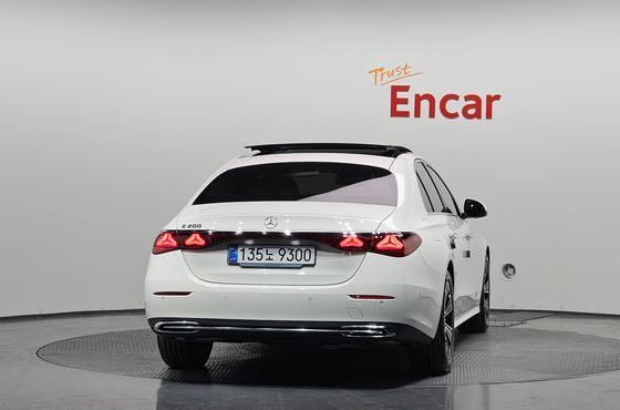 Mercedes-Benz E-Class E200 Avantgarde — пробег 10 235 км — фото 4 из 5
