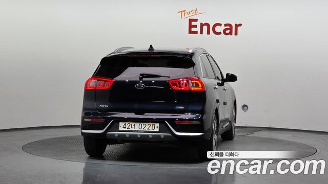 Kia Niro Prestige — пробег 80 773 км — фото 4 из 5
