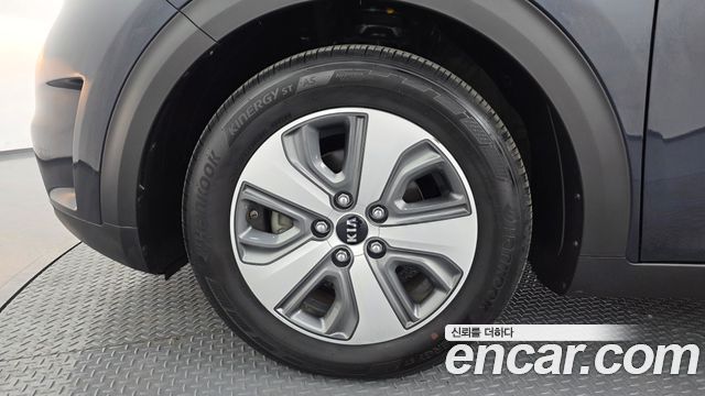 Kia Niro Prestige — пробег 80 773 км — фото 5 из 5