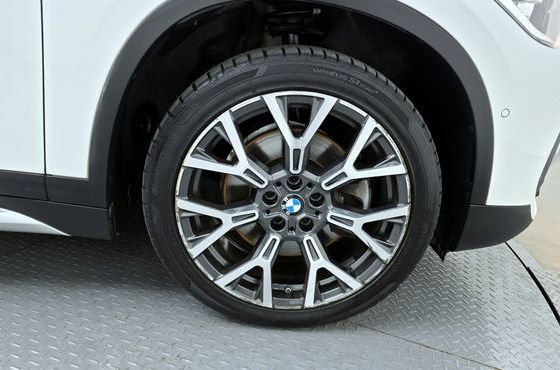 BMW X1 xDrive 20i xLine — пробег 75 222 км — фото 5 из 5