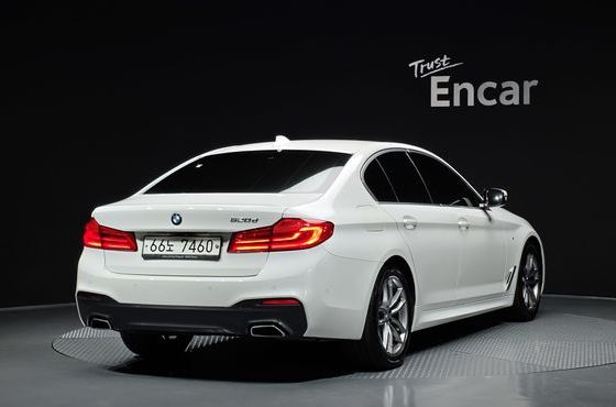 BMW 5-Series 520d M Sport Package Plus — пробег 117 279 км — фото 2 из 5