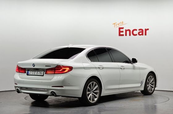 BMW 5-Series 520i Luxury — пробег 66 087 км — фото 2 из 5