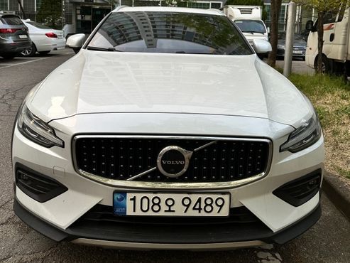 Volvo V60 B5 Ultimate AWD — пробег 58 877 км — фото 1 из 5