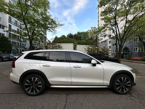 Volvo V60 B5 Ultimate AWD — пробег 58 877 км — фото 3 из 5