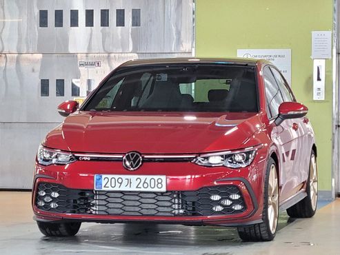 Volkswagen Golf 2.0 GTI — пробег 2 100 км — фото 1 из 5