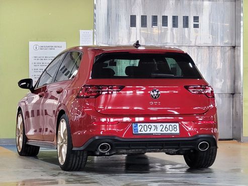Volkswagen Golf 2.0 GTI — пробег 2 100 км — фото 5 из 5