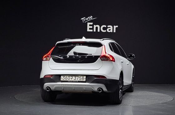 Volvo V40 D3 — пробег 58 342 км — фото 4 из 5