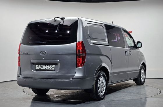 Hyundai Starex 5-Seater VAN CVX Luxury — пробег 241 760 км — фото 2 из 5