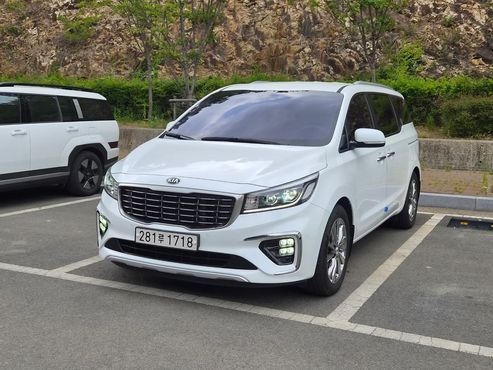 Kia Carnival 9-Seater Luxury — пробег 136 552 км — фото 1 из 5