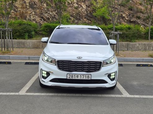 Kia Carnival 9-Seater Luxury — пробег 136 552 км — фото 2 из 5