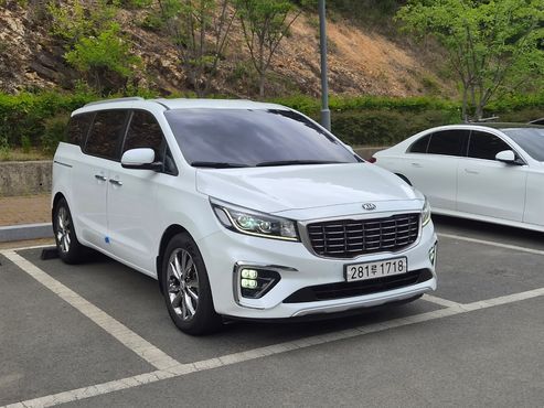 Kia Carnival 9-Seater Luxury — пробег 136 552 км — фото 3 из 5