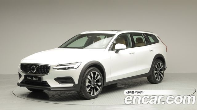 Volvo V60 B5 Ultra AWD — пробег 1 818 км — фото 1 из 5