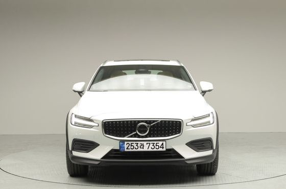 Volvo V60 B5 Ultra AWD — пробег 1 818 км — фото 2 из 5