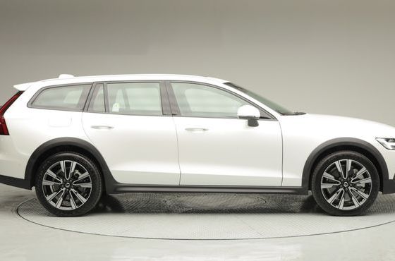 Volvo V60 B5 Ultra AWD — пробег 1 818 км — фото 3 из 5