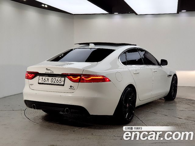 Jaguar XF 20d Prestige — пробег 164 000 км — фото 4 из 5