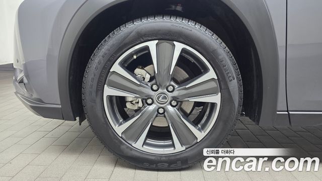 Lexus UX 2.0 AWD — пробег 139 679 км — фото 5 из 5