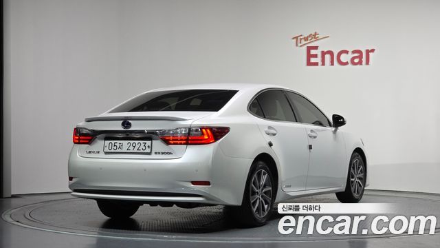 Lexus ES Supreme+ XV60 — пробег 87 961 км — фото 2 из 5