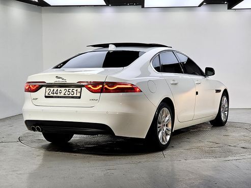 Jaguar XF 20d Portfolio — пробег 117 971 км — фото 4 из 5
