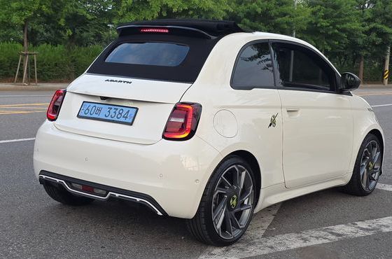 Fiat 500 Abarth — пробег 1 433 км — фото 2 из 5