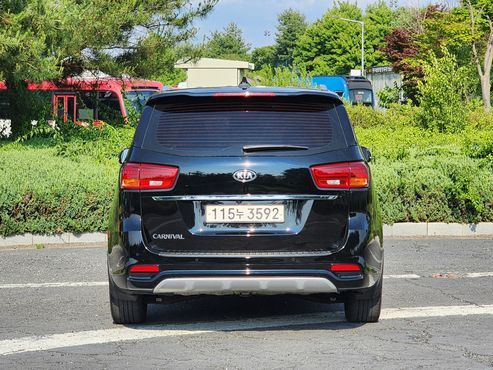 Kia Carnival 9-Seater Noblesse Special — пробег 187 300 км — фото 2 из 5