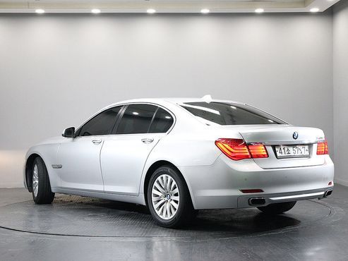 BMW 7-Series 740i — пробег 240 000 км — фото 4 из 5