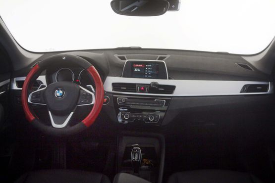 BMW X1 xDrive 20i Advantage — пробег 86 600 км — фото 2 из 5