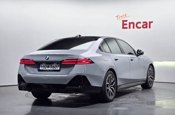 BMW 5-Series 520i M Sport — пробег 9 075 км — фото 2 из 5