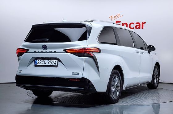 Toyota Sienna 2.5 Hybrid AWD — пробег 31 761 км — фото 2 из 5