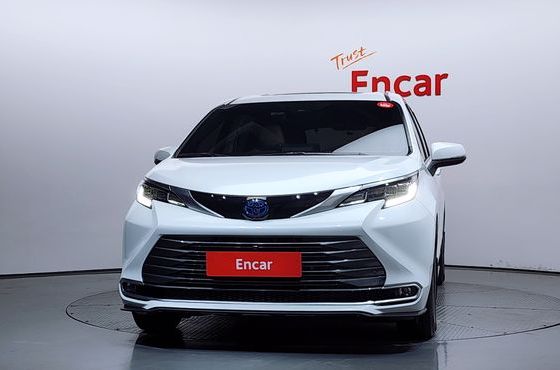 Toyota Sienna 2.5 Hybrid AWD — пробег 31 761 км — фото 3 из 5