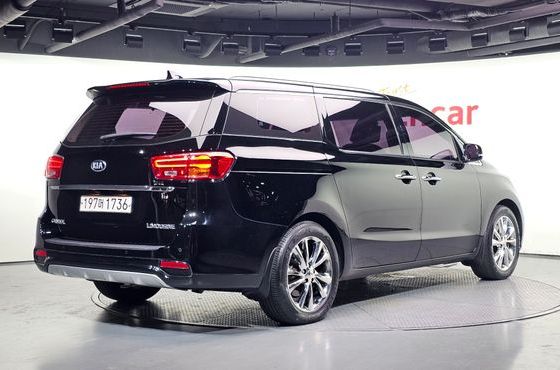 Kia Carnival Gasoline 7-Seater Limousine VIP — пробег 37 375 км — фото 2 из 5