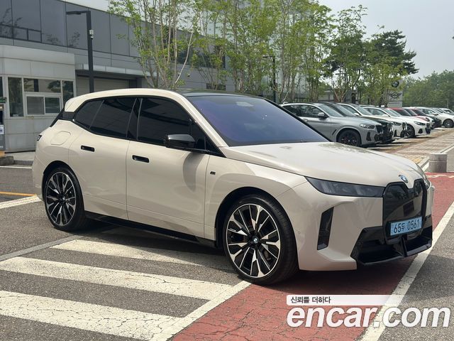 BMW iX xDrive M70 — пробег 150 км — фото 2 из 5