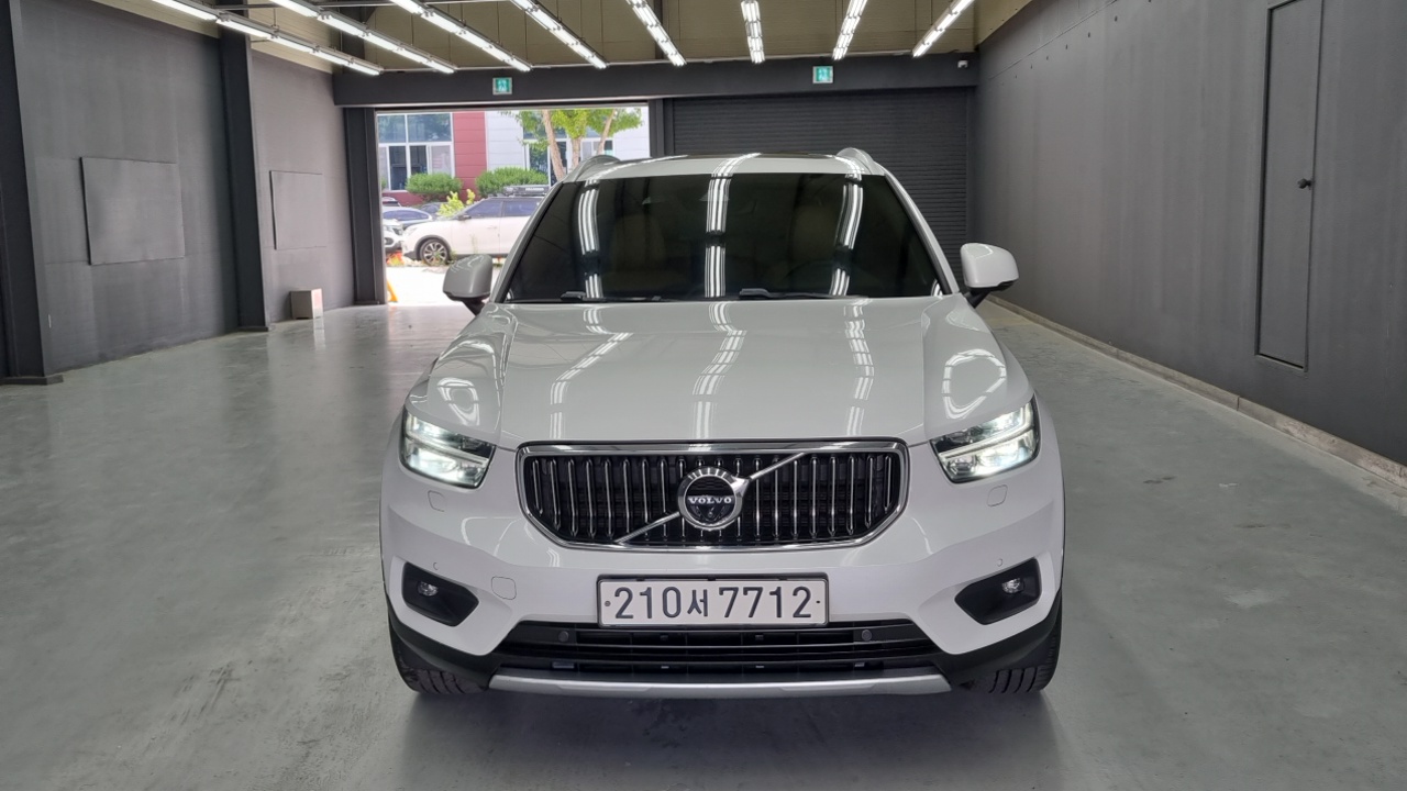 Volvo XC40 B4 Inscription — пробег 111 405 км — фото 3 из 5