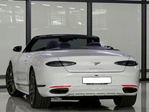 Bentley Continental 4.0 GTC Speed — пробег 730 км — фото 4 из 5