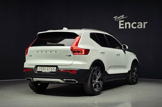 Volvo XC40 T4 Inscription — пробег 30 605 км — фото 2 из 5