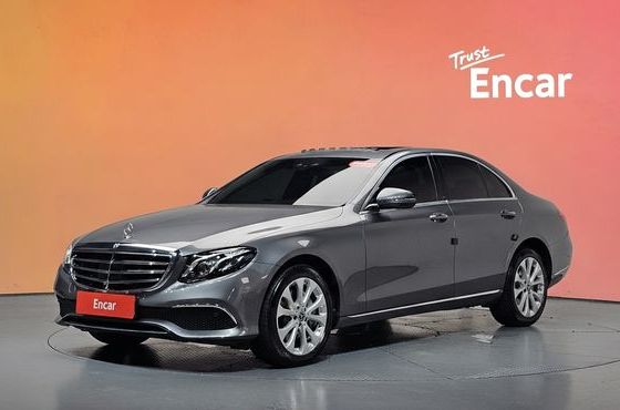 Mercedes-Benz E-Class E300 4MATIC Exclusive — пробег 64 281 км — фото 1 из 5