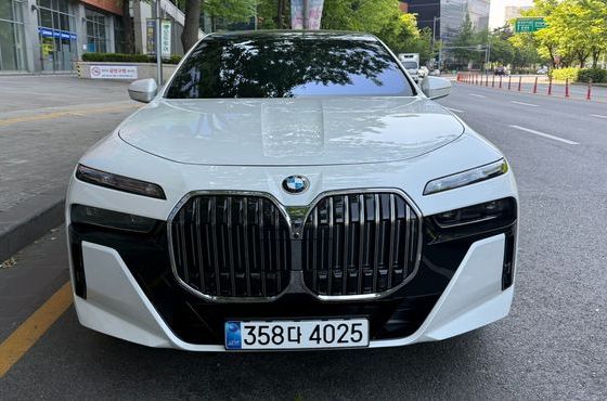 BMW 7-Series 740d xDrive M Sport — пробег 700 км — фото 1 из 5