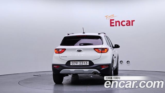 Kia Stonic из Кореи Encar