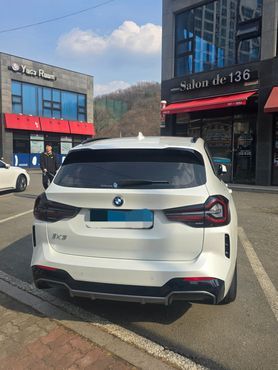 BMW iX3 M Sports — пробег 16 000 км — фото 4 из 5