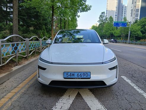 Tesla Model Y Premium RWD — пробег 834 км — фото 1 из 5