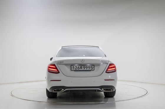 Mercedes-Benz E-Class E300 4MATIC AMG Line — пробег 72 475 км — фото 4 из 5