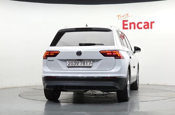 Volkswagen Tiguan 2.0 TDI Premium — пробег 124 389 км — фото 4 из 5