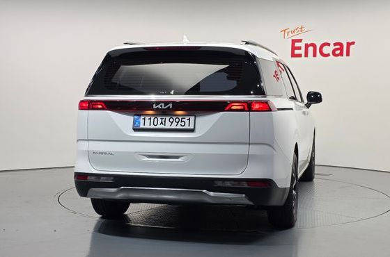 Kia Carnival 9-Seater Signature — пробег 61 299 км — фото 4 из 5