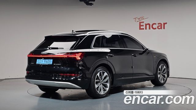 Audi e-tron 55 Quattro — пробег 47 320 км — фото 2 из 5