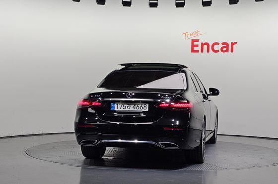 Mercedes-Benz E-Class E350 4MATIC AMG Line — пробег 102 236 км — фото 4 из 5