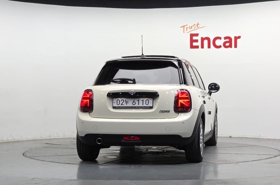 Mini Cooper 5Door HIGH 3rd — пробег 13 890 км — фото 4 из 5