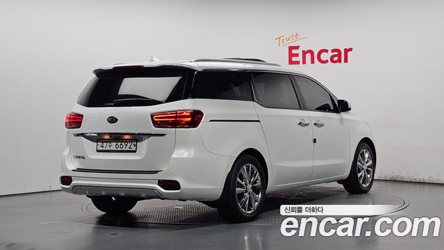 Kia Carnival 9-Seater Luxury — пробег 112 964 км — фото 2 из 5
