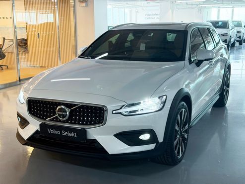 Volvo V60 B5 Ultra AWD — пробег 5 288 км — фото 1 из 5