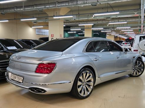 Bentley Flying Spur 4.0 — пробег 31 500 км — фото 2 из 5