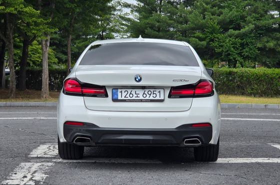BMW 5-Series 530e M Sport — пробег 46 675 км — фото 4 из 5