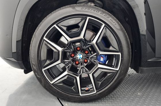 BMW XM 4.4 — пробег 19 227 км — фото 5 из 5